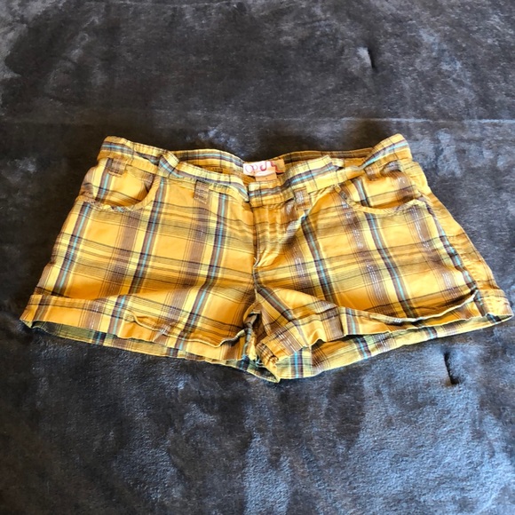 Women’s size 9 yellow OP shorts - Picture 1 of 9